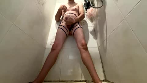 Snapshot of puffnplayla420 chatting on 10/10/25, 05:45 puffnplayla420 online show from 10/10/25, 05:45