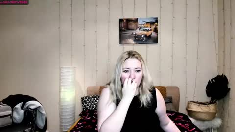 puffybun online show from 03/03/25, 12:04