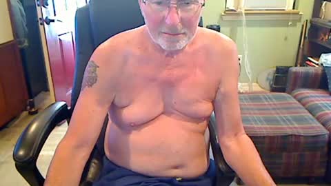 Snapshot of pulltoy1 chatting on 07/11/26, 06:43 pulltoy1 online show from 07/11/26, 06:43