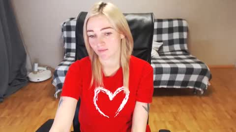 Polly online show from 12/25/24, 07:46