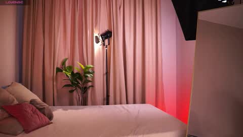 constant schedule Wednesday  Friday  Saturday  Sunday  The Rosemarie online show from 03/26/26, 05:57