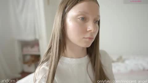 Snapshot of pureangeldolores chatting on 10/29/25, 12:18 i dont do shows for free. watching here silently and waiting for me to start showing you something for free is useless online show from 10/29/25, 12:18