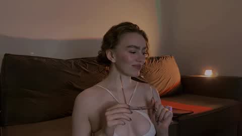 Marie online show from 02/06/25, 01:05