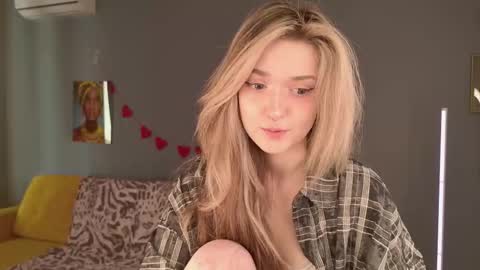 Bella online show from 03/11/26, 05:35