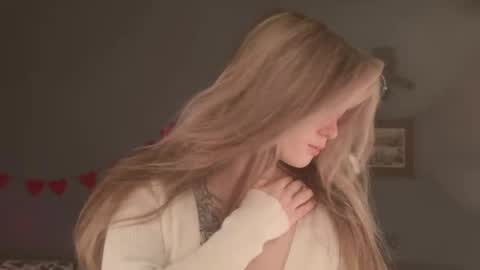 Bella online show from 04/08/26, 05:40