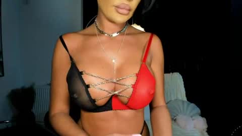 Snapshot of pussydollxx chatting on 06/14/26, 09:50 Andreea online show from 06/14/26, 09:50