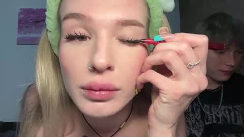Snapshot of pussymoneywet chatting on 09/22/25, 04:53 Lina online show from 09/22/25, 04:53