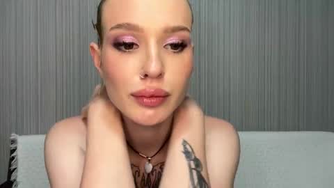 Lina online show from 11/18/25, 12:31