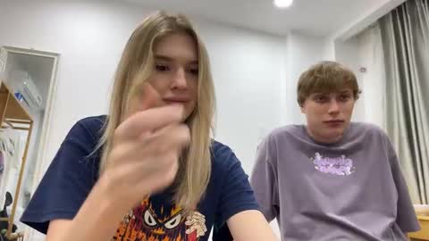 Lina online show from 11/30/25, 06:34