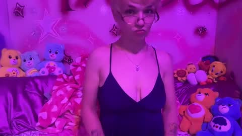 Snapshot of pvnkpixie chatting on 09/17/25, 08:05 pvnkpixie online show from 09/17/25, 08:05