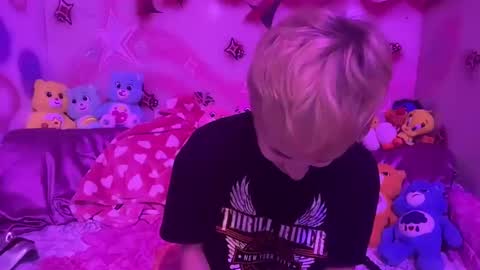 Snapshot of pvnkpixie chatting on 09/18/25, 03:14 pvnkpixie online show from 09/18/25, 03:14