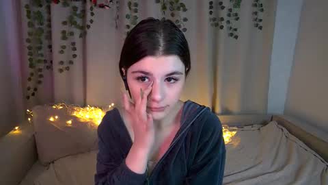 Ava online show from 09/19/25, 06:52