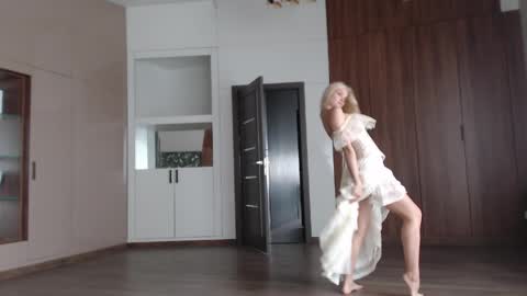 Milana online show from 05/12/26, 10:23