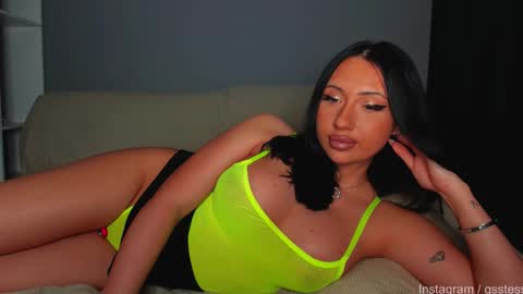 Ana online show from 10/31/25, 09:16