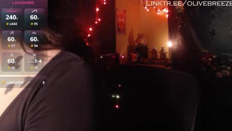 Snapshot of qtolive chatting on 11/07/25, 05:13 Olive TheyThem online show from 11/07/25, 05:13