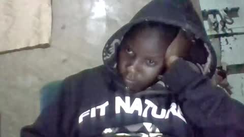 Snapshot of queen014 chatting on 11/12/25, 02:12 queen014 online show from 11/12/25, 02:12