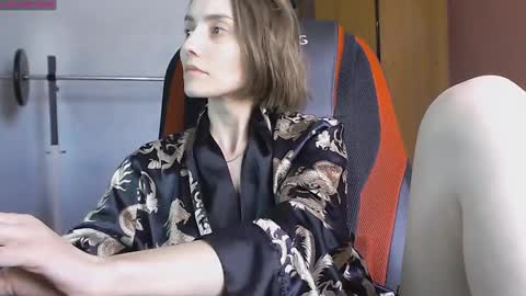 Lola online show from 03/11/25, 11:01