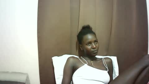 Snapshot of queen_0012 chatting on 04/18/26, 08:53 asher online show from 04/18/26, 08:53