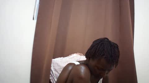 Snapshot of queen_0012 chatting on 05/24/26, 06:13 asher online show from 05/24/26, 06:13