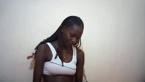 Snapshot of queen_0012 chatting on 06/11/26, 05:38 asher online show from 06/11/26, 05:38