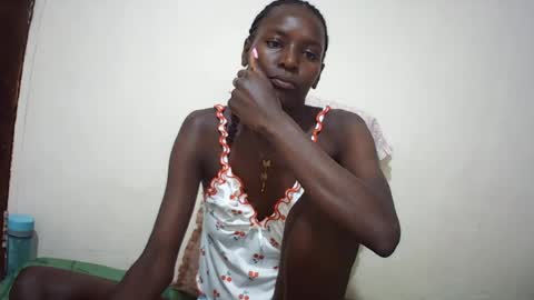 Snapshot of queen_0012 chatting on 06/16/26, 06:32 asher online show from 06/16/26, 06:32