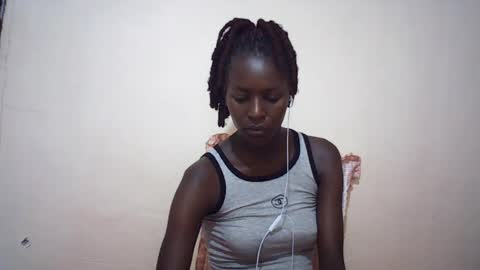 Snapshot of queen_0012 chatting on 07/11/26, 08:39 asher online show from 07/11/26, 08:39