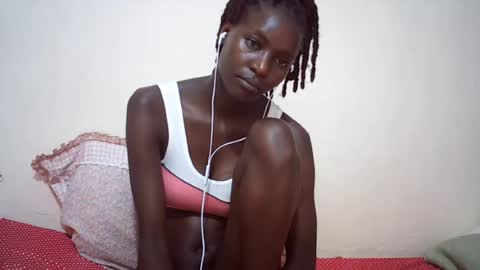 Snapshot of queen_0012 chatting on 07/12/26, 09:06 asher online show from 07/12/26, 09:06