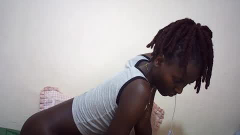 Snapshot of queen_0012 chatting on 07/26/26, 10:11 asher online show from 07/26/26, 10:11