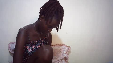 Snapshot of queen_0012 chatting on 07/27/26, 01:07 asher online show from 07/27/26, 01:07