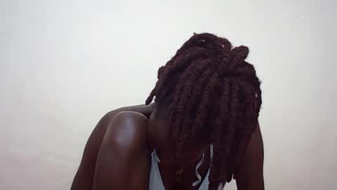 Snapshot of queen_0012 chatting on 07/30/26, 03:00 asher online show from 07/30/26, 03:00