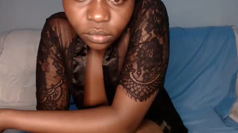 Snapshot of queen_12344 chatting on 01/29/25, 02:09 emmie online show from 01/29/25, 02:09