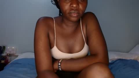 Snapshot of queen_12344 chatting on 03/04/25, 03:59 emmie online show from 03/04/25, 03:59