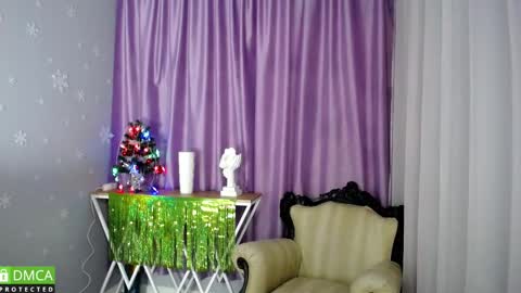 Snapshot of queen_a_n_i chatting on 12/13/24, 10:30 A N I  Ill be here on December 1st online show from 12/13/24, 10:30