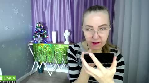 Snapshot of queen_a_n_i chatting on 12/14/24, 09:51 A N I  Ill be here on December 1st online show from 12/14/24, 09:51