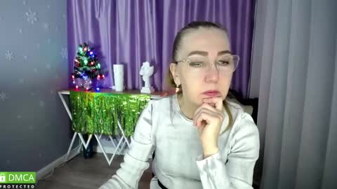 Snapshot of queen_a_n_i chatting on 01/04/25, 09:10 A N I  Ill be here on December 1st online show from 01/04/25, 09:10