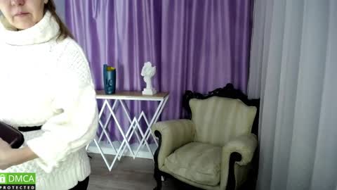 Snapshot of queen_a_n_i chatting on 01/22/25, 07:25 A N I  Ill be here on December 1st online show from 01/22/25, 07:25