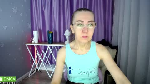 Snapshot of queen_a_n_i chatting on 01/31/25, 08:43 A N I  Ill be here on December 1st online show from 01/31/25, 08:43