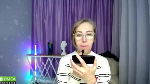 Snapshot of queen_a_n_i chatting on 10/13/25, 11:43 A N I  Ill be here on December 1st online show from 10/13/25, 11:43