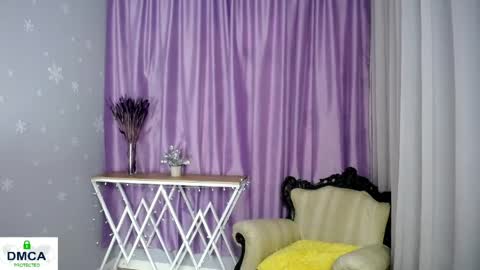 Snapshot of queen_a_n_i chatting on 05/11/26, 02:45 A N I Ill be here on December 1st online show from 05/11/26, 02:45