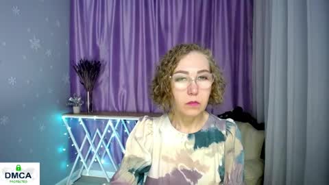 Snapshot of queen_a_n_i chatting on 05/26/26, 10:33 A N I Ill be here on December 1st online show from 05/26/26, 10:33
