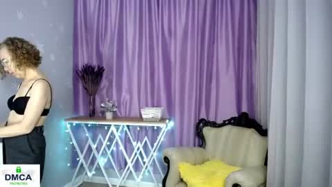 Snapshot of queen_a_n_i chatting on 06/28/26, 08:20 A N I Ill be here on December 1st online show from 06/28/26, 08:20