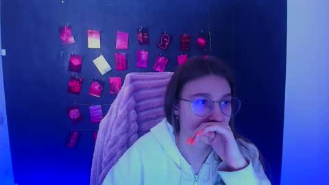 Amelie online show from 02/25/26, 12:37