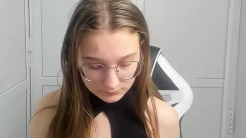 Amelie online show from 03/20/26, 07:57