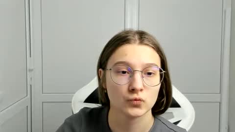 Amelie online show from 03/22/26, 07:56