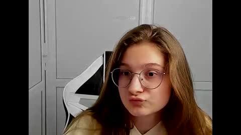 Amelie online show from 04/14/26, 07:25