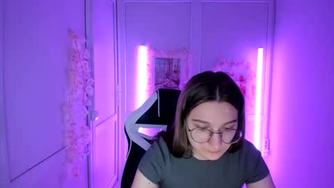 Snapshot of queen_amelie chatting on 05/09/26, 07:24 Amelie online show from 05/09/26, 07:24
