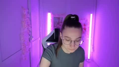Snapshot of queen_amelie chatting on 05/10/26, 08:19 Amelie online show from 05/10/26, 08:19