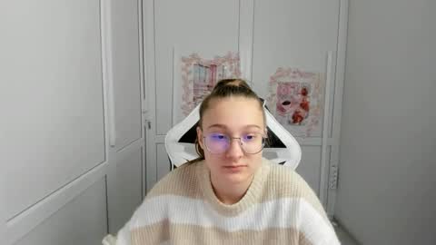 Snapshot of queen_amelie chatting on 06/01/26, 07:43 Amelie online show from 06/01/26, 07:43