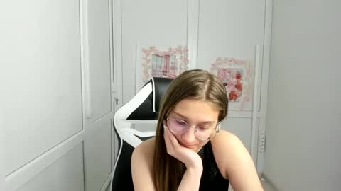 Snapshot of queen_amelie chatting on 06/03/26, 08:28 Amelie online show from 06/03/26, 08:28