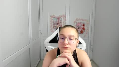 Snapshot of queen_amelie chatting on 06/07/26, 07:34 Amelie online show from 06/07/26, 07:34